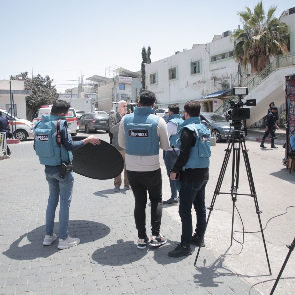 سلامة الصحفيين : Press-Safe هو تطبيق مبتكر مصمم خصيصا لحماية الصحفيين أثناء عملهم في البيئات الخطرة، مثل مناطق النزاع و الاحتجاجات